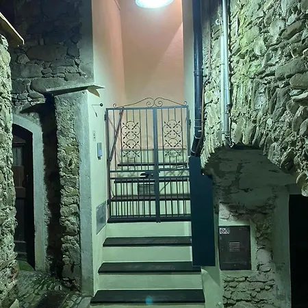 Vicolo Rosso 2 度假居 *